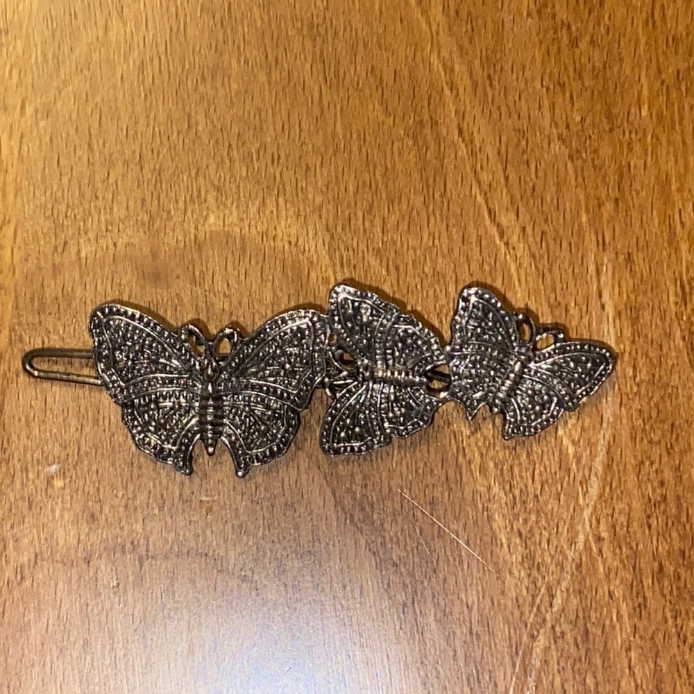 🤍NWOT Vintage Metal Butterfly Barrette